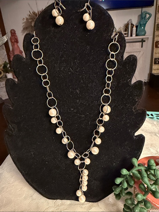 Jewelry - 👑👑👑3 for 12$👑👑👑Pearl Drop Silver Necklace and Earrings Set